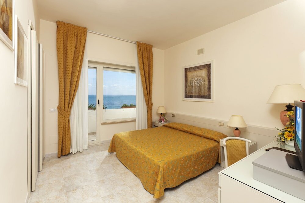 Standard Double room with balcony and with sea view Baia D'Argento