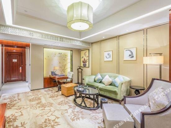 Deluxe Suite Howard Johnson Zhongtai Plaza Hotel Nanyang