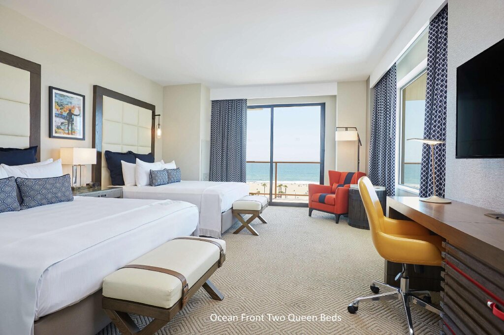 Двухместный номер Standard с красивым видом из окна The Waterfront Beach Resort, A Hilton Hotel
