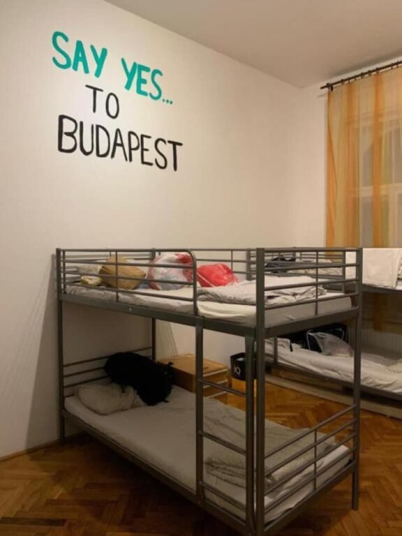 Кровать в общем номере Say Yes Hostel