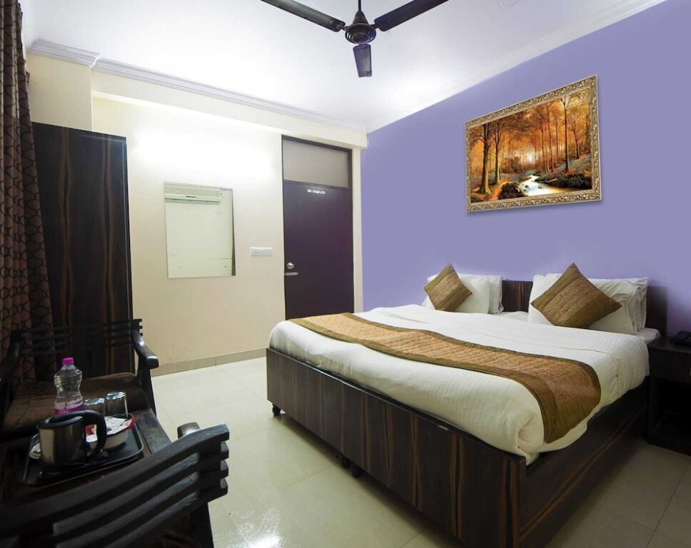 Standard room Hotel Galaxy Delhi Airport