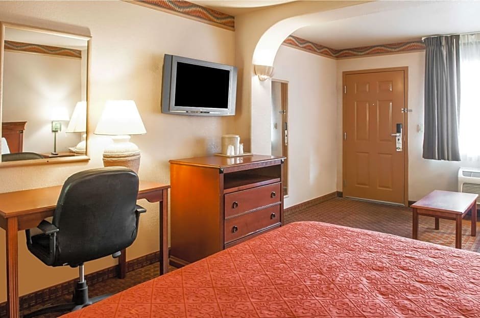 Superior Suite Quality Inn & Suites Las Cruces - University Area
