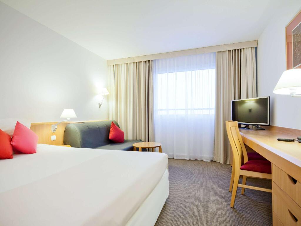 Отель Novotel Warszawa Centrum 4* (134 отзыва) в Средместье, Варшава.  Забронировать Novotel Warszawa Centrum 4*. Оплата картами МИР.