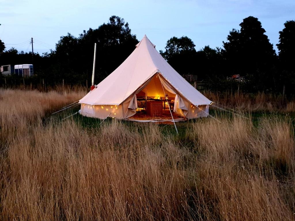 Номер Standard Luxury 5m Bell Tent With log Burner Near Whitby