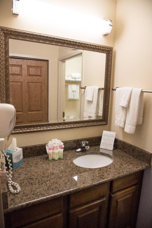 Номер Standard Staybridge Suites Fort Wayne, an IHG Hotel