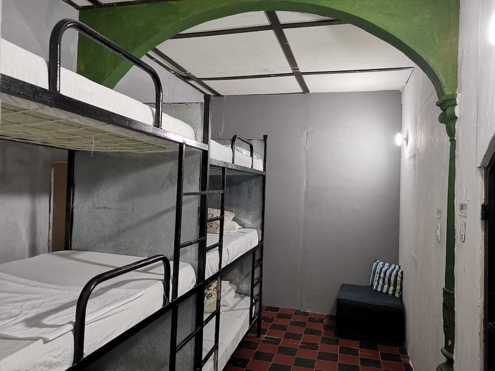 Кровать в общем номере с видом на сад Monasterio Hostel