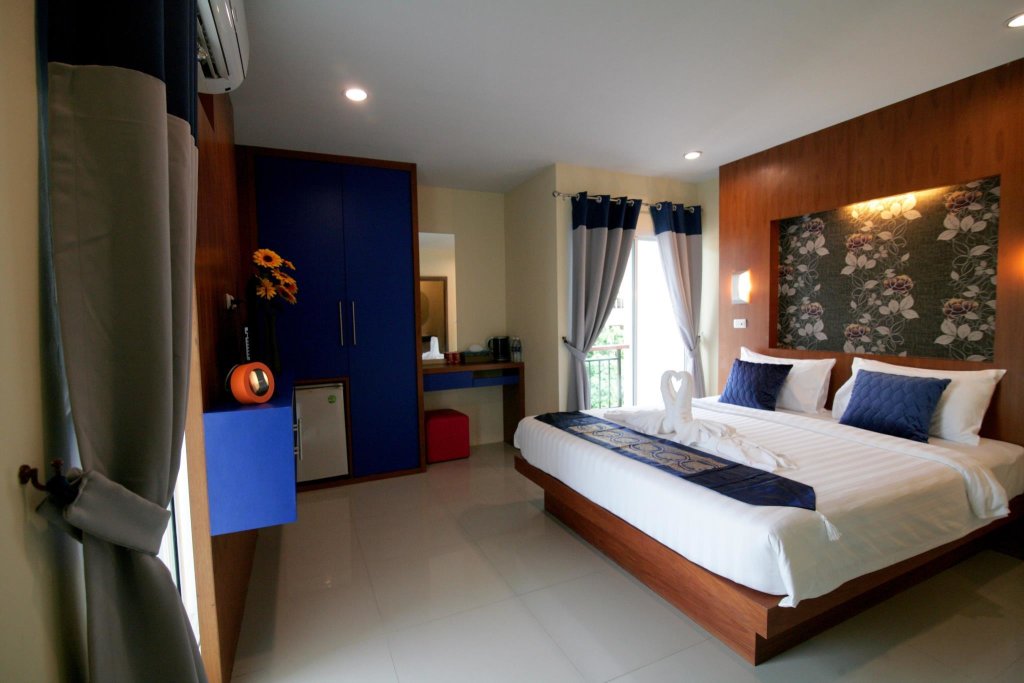 Deluxe Doppel Zimmer mit Balkon Calypso Patong Hotel