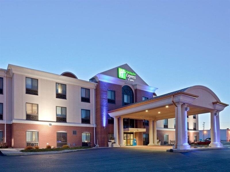 Двухместный люкс Holiday Inn Express Hotel & Suites Concordia, an IHG Hotel