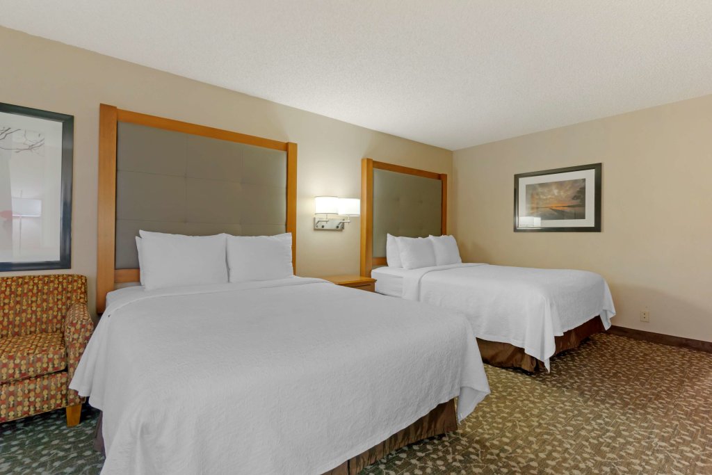 Standard Quadruple room Best Western Plus Oak Harbor Hotel and Conference Center