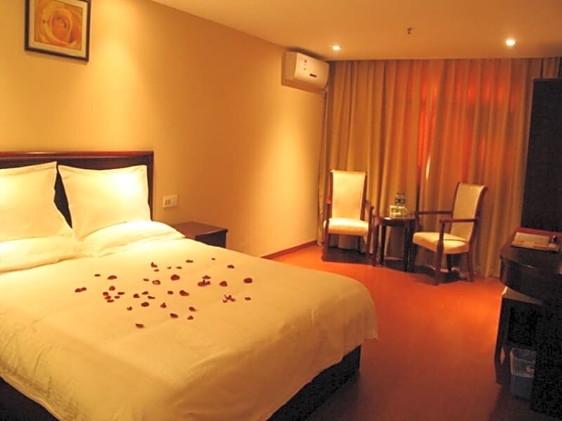 Deluxe room GreenTree Inn Guangdong Guangzhou Baiyun West Huangshi Road Express Hotel