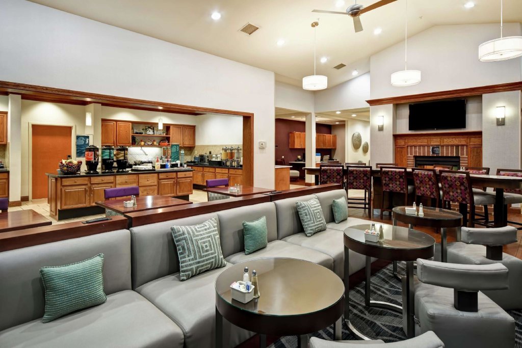 Четырёхместный номер Standard Homewood Suites by Hilton Cincinnati-Milford