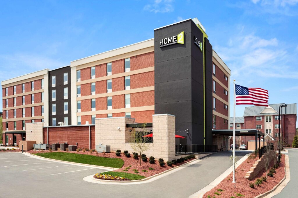 Standard Zimmer Home2 Suites by Hilton Greensboro Airport, NC