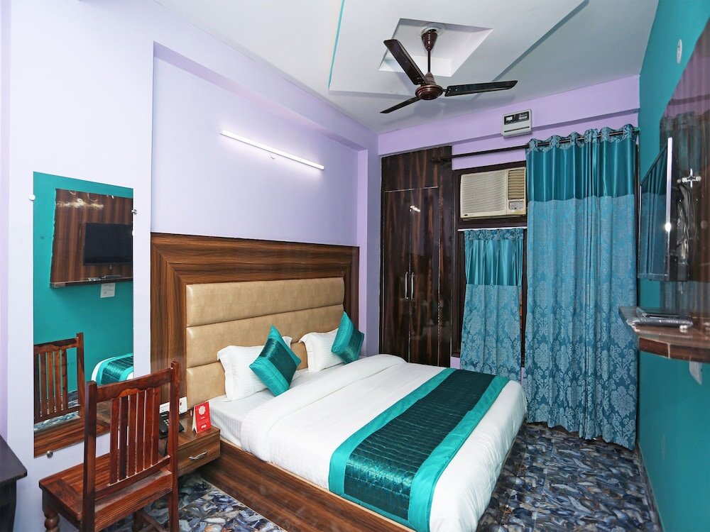 Standard room OYO Flagship 13028 Jhanvi Palace Inn