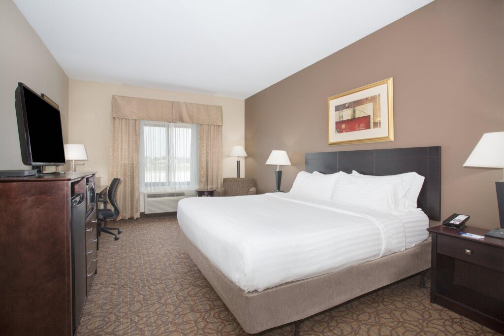 Номер Standard Holiday Inn Express Hotel & Suites Concordia, an IHG Hotel