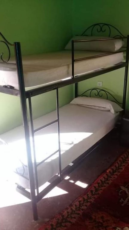 Кровать в общем номере Dounia Hostel