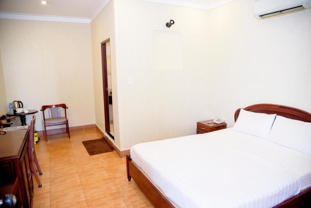 Standard room Ha Trinh Hotel