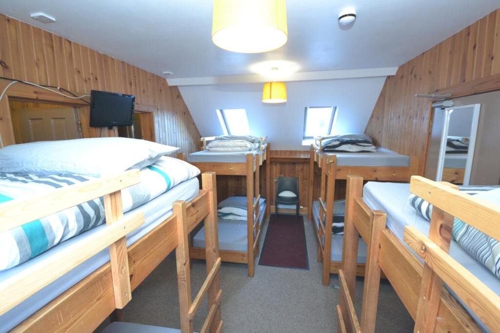 Кровать в общем номере Blackwater Hostel