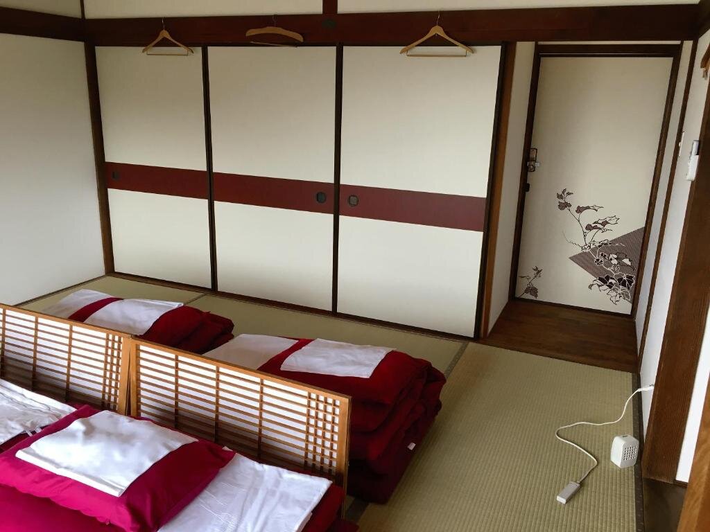 Кровать в общем номере (женский номер) Onomichi Guest House Miharashi-tei