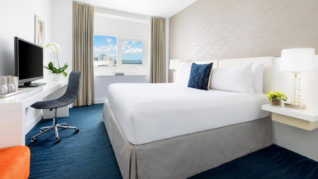 Trendy room with bay view YVE Hotel Miami