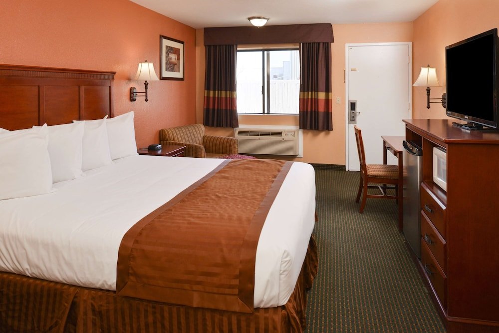Двухместный номер Standard с балконом Americas Best Value Inn & Suites-East Bakersfield