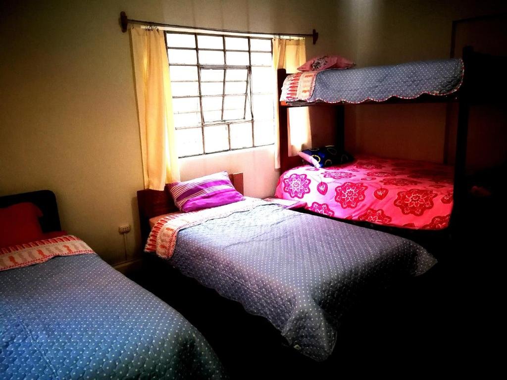 Кровать в общем номере (женский номер) Tinki Hostel