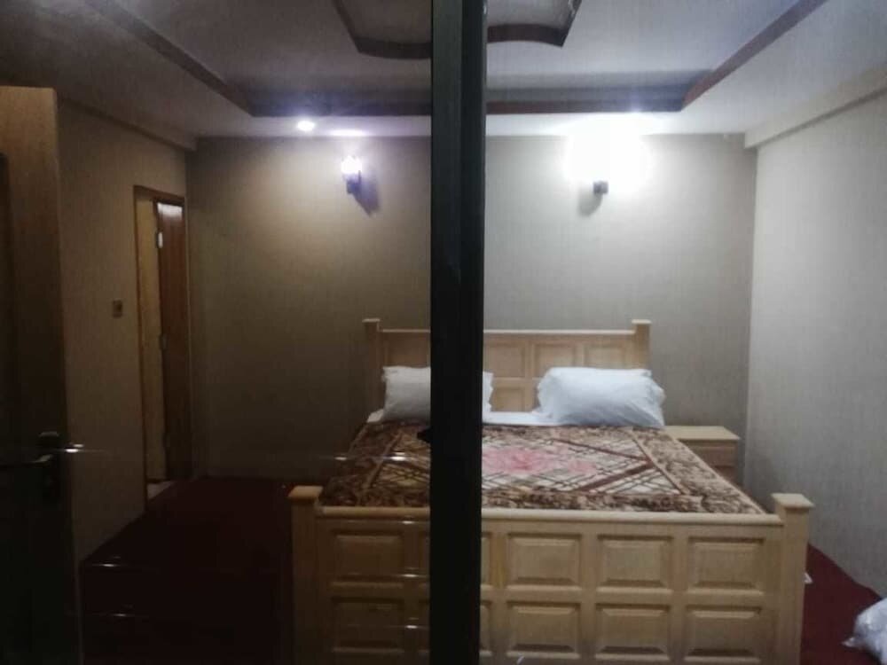 Кровать в общем номере Hotel Kashmir Lodge