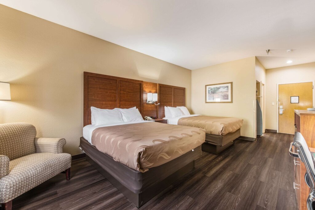 Четырёхместный номер Standard Quality Inn & Suites Hendersonville - Flat Rock