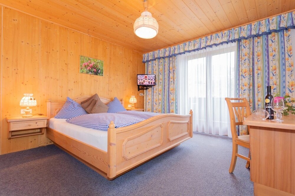 Standard Doppel Zimmer mit Balkon Ski Dome Apartments & Heaven Holiday Chalet