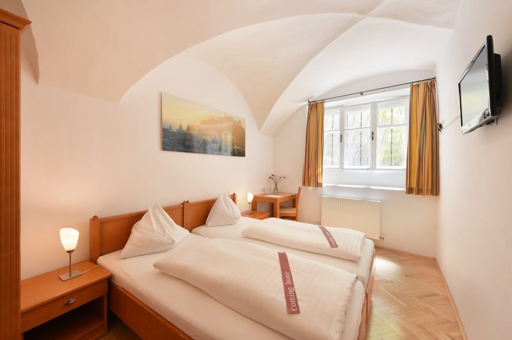 Standard Doppel Zimmer mit Blick auf den Innenhof Hotel Krone 1512