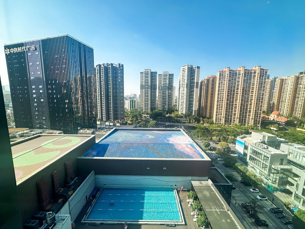 Camera doppia Standard con vista sulla piscina DoubleTree by Hilton Hotel Shenzhen Longhua