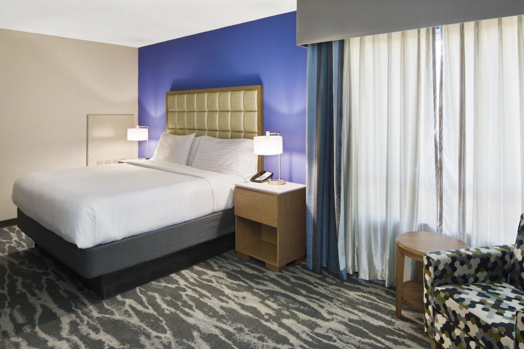 Двухместный люкс с 2 комнатами Holiday Inn Augusta West I-20, an IHG Hotel