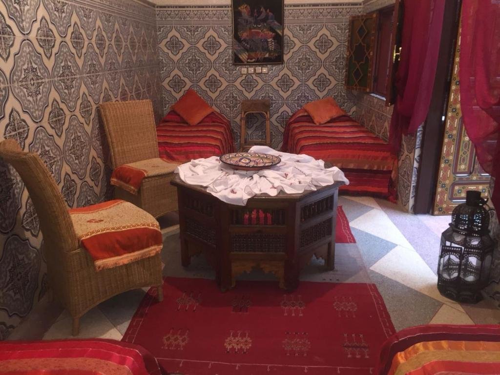 Кровать в общем номере Ryad Bab Berdaine