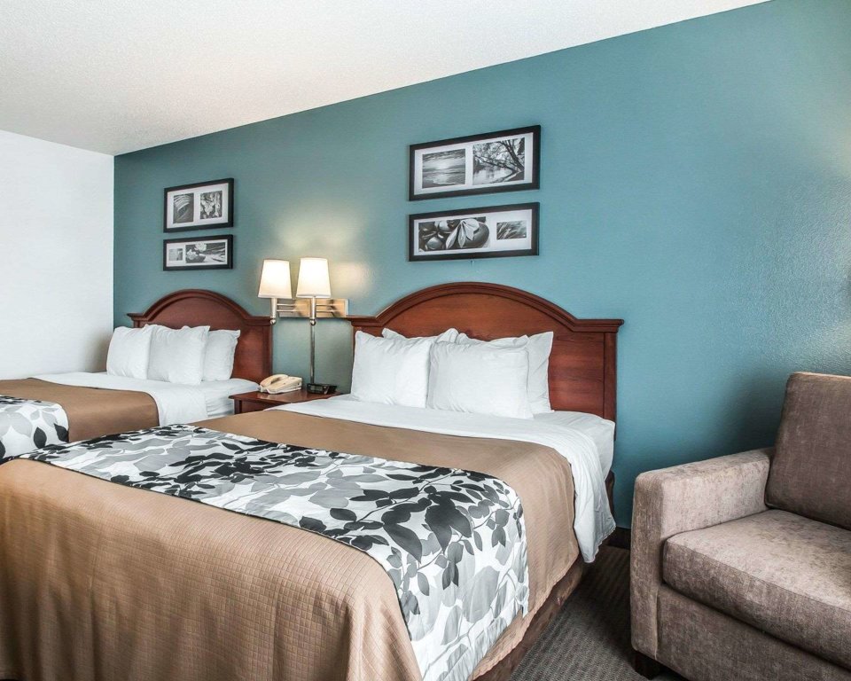Четырёхместный номер Standard Sleep Inn & Suites Mount Vernon