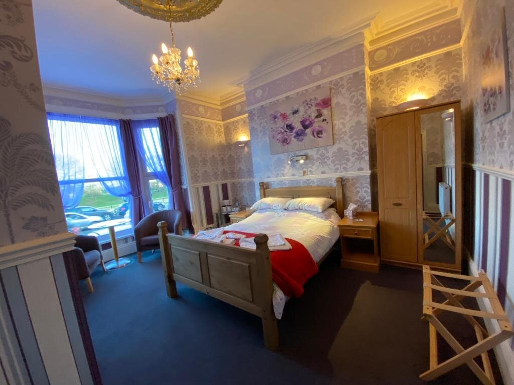 Standard Double room with partial sea view Clarence House