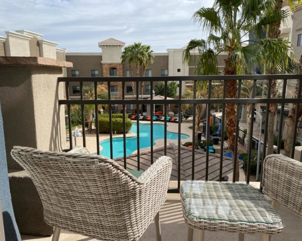 Suite 1 camera da letto con balcone Staybridge Suites Phoenix Glendale Sports Dist, an IHG Hotel