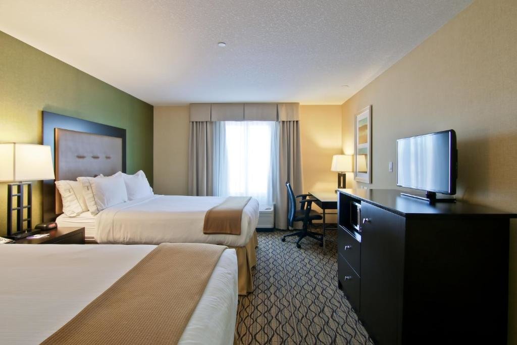 Standard Double room Holiday Inn Express Hotel & Suites Fort Saskatchewan, an IHG Hotel