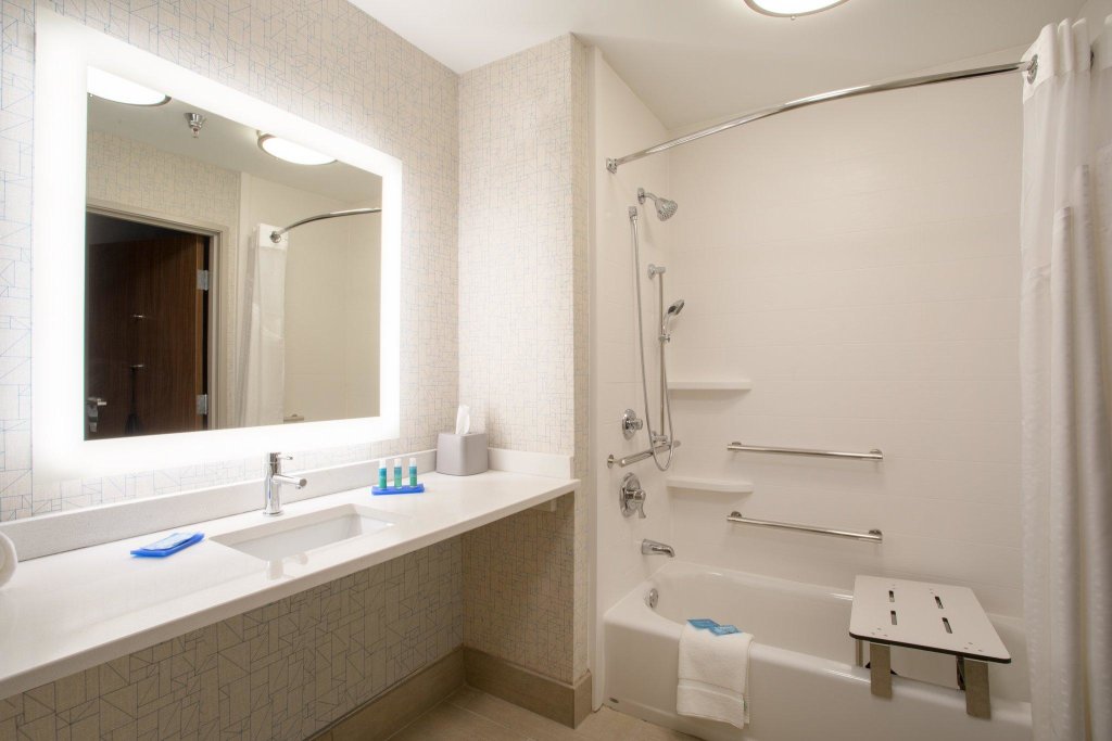 1 Bedroom Suite Holiday Inn Express & Suites Owings Mills-Baltimore Area, an IHG Hotel
