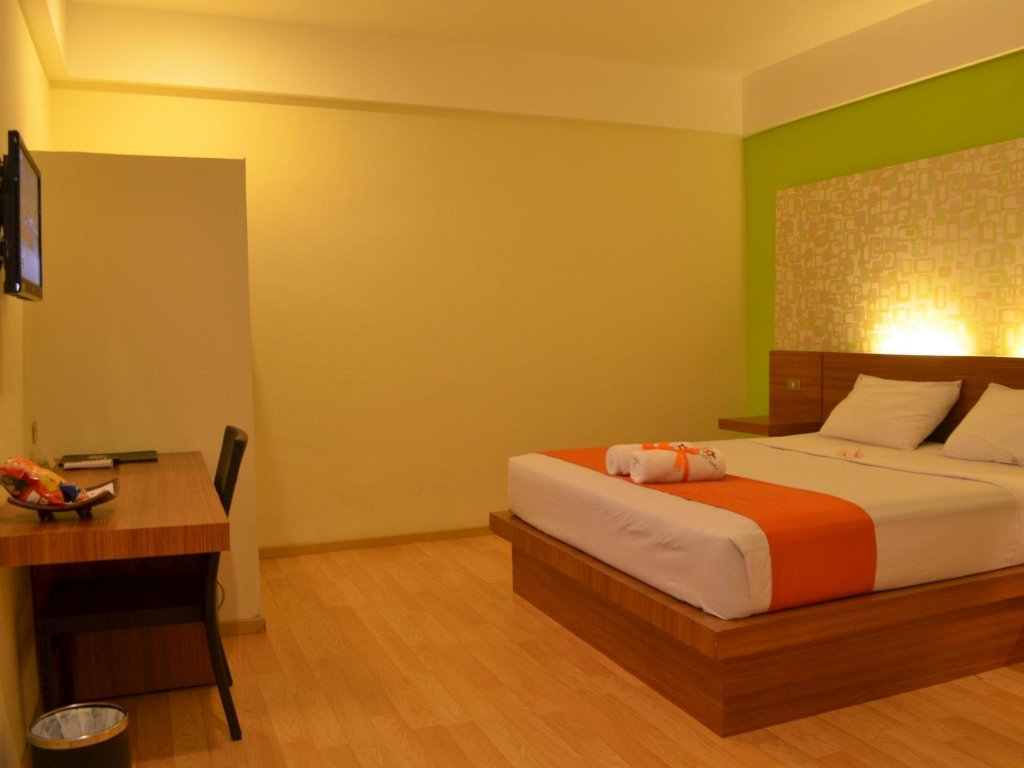Deluxe room OYO 972 Griya Asri Hotel Mataram