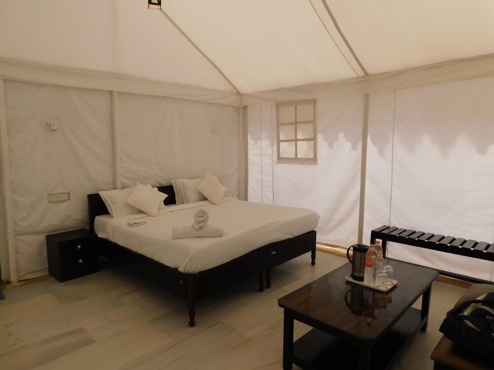 Deluxe room Jain Empire Resort and Camp