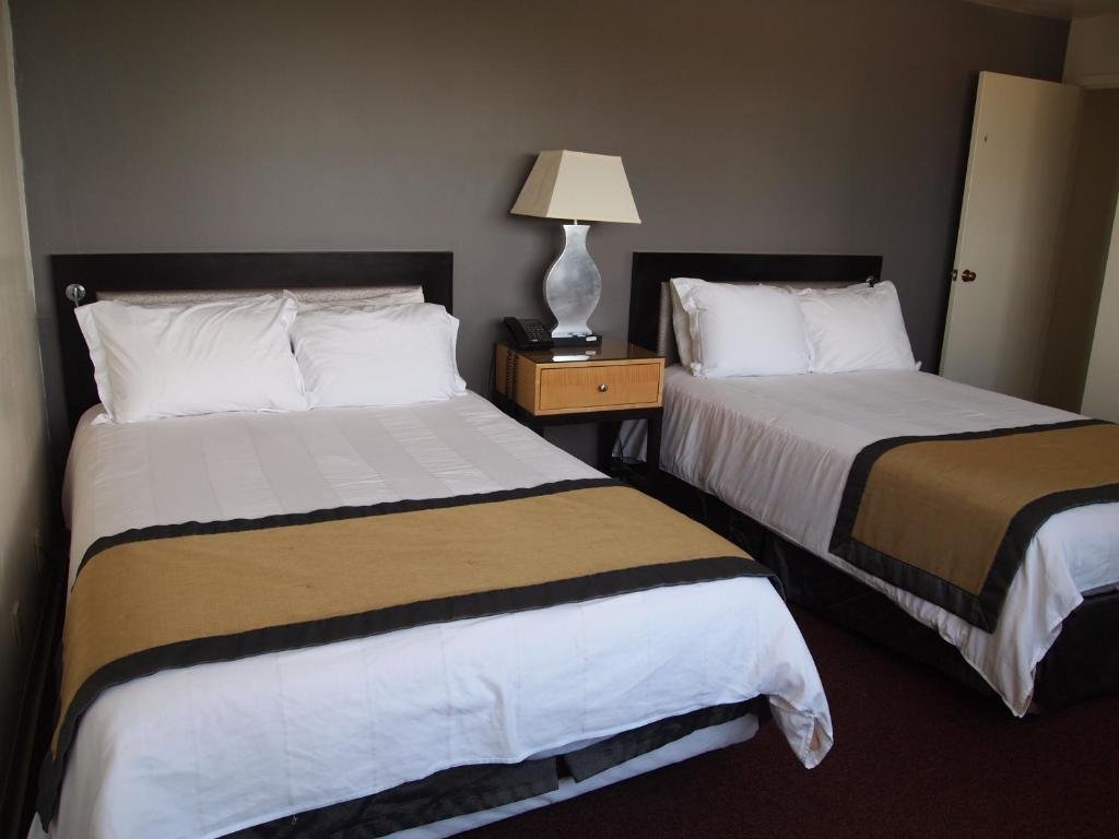 Deluxe Double room Stamford Suites