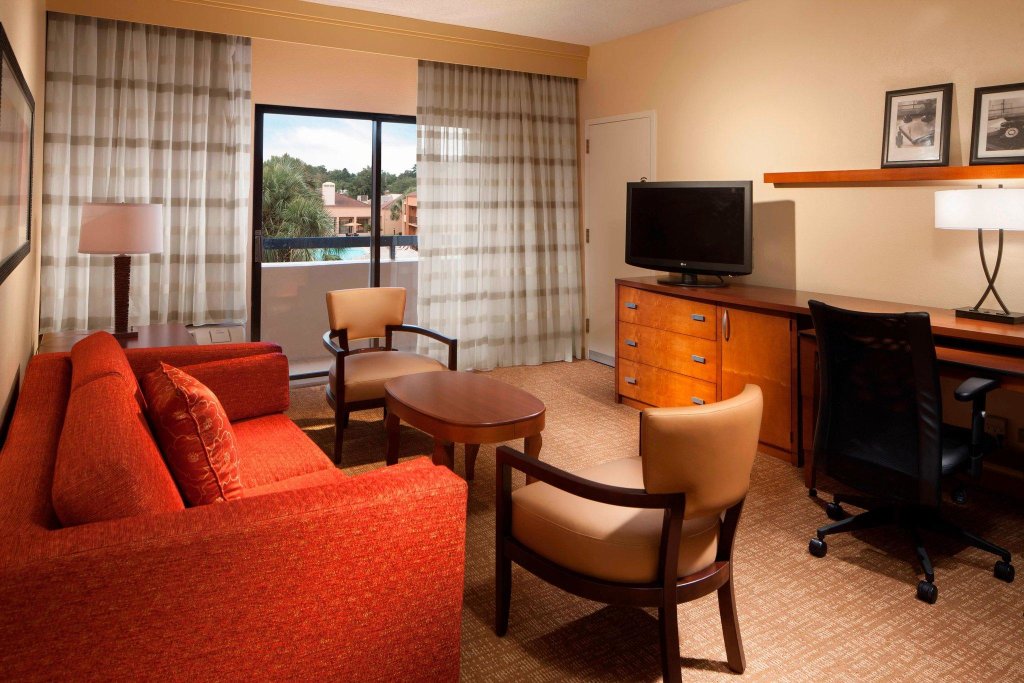 Люкс Courtyard by Marriott Tallahassee Downtown/Capital