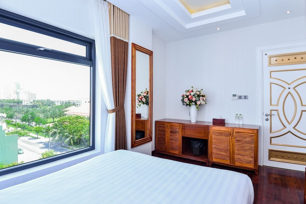 Апартаменты с 3 комнатами с балконом Rung Huong Apartment