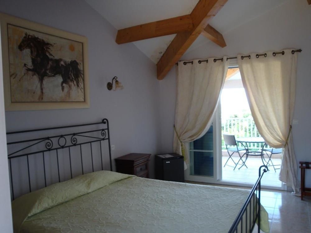Standard double chambre avec balcon et Vue jardin Hôtel Camparellu