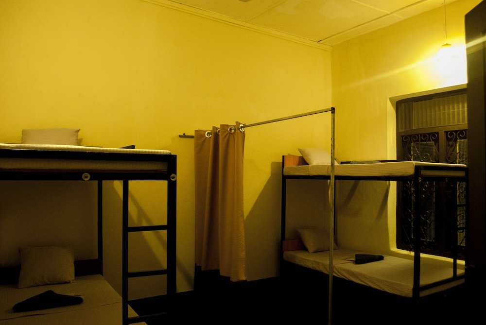 Кровать в общем номере (женский номер) The Oasis Hostel