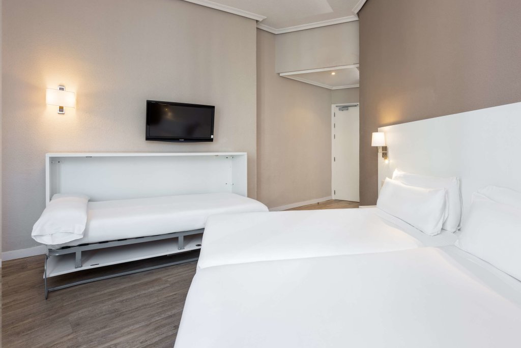 Triple room Hotel Madrid Atocha, Affiliated