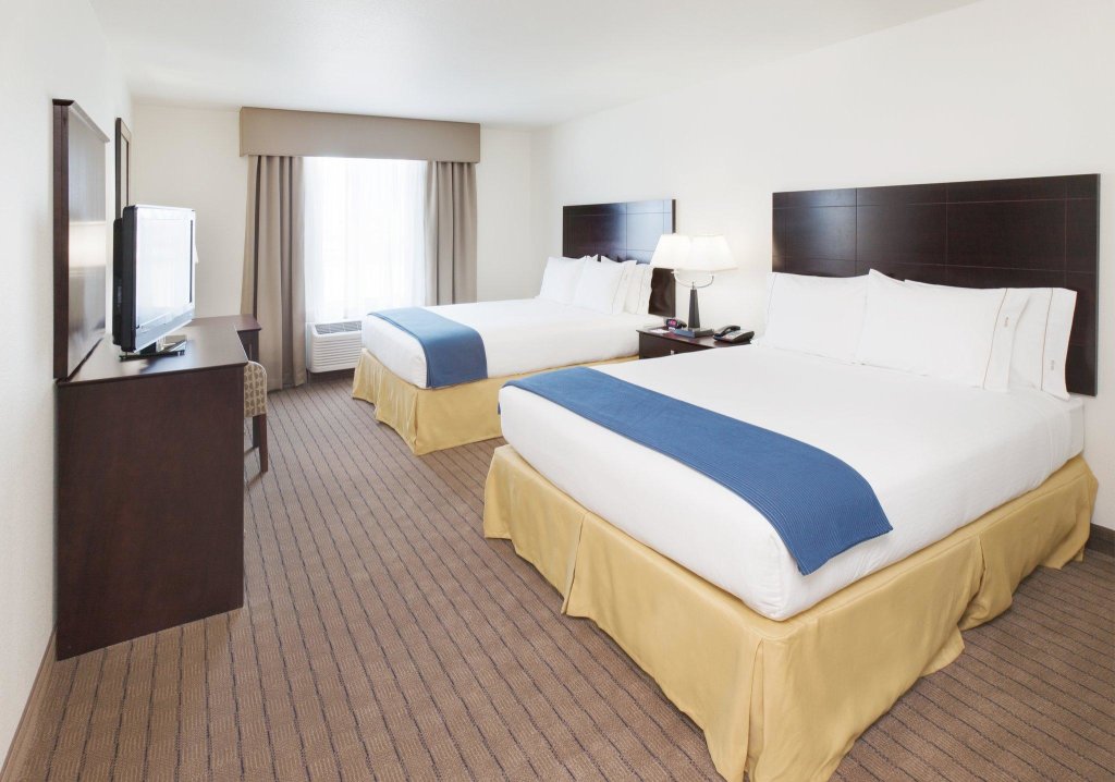 Standard Vierer Zimmer Holiday Inn Express & Suites - Omaha I - 80, an IHG Hotel