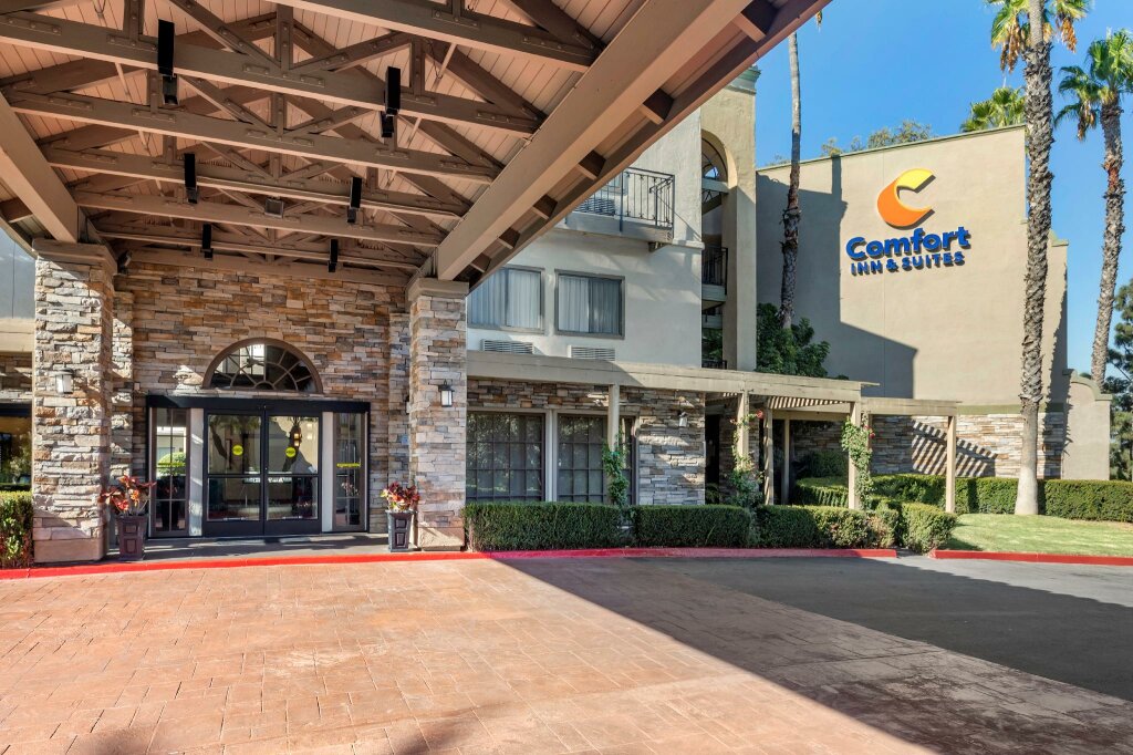 Camera Standard Comfort Inn & Suites Orange County John Wayne Airport