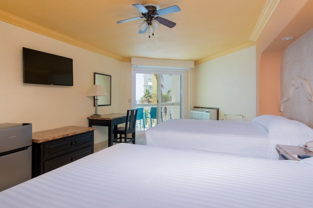 Четырёхместный номер Standard с балконом и с частичным видом на море Hotel Playa Bonita Resort