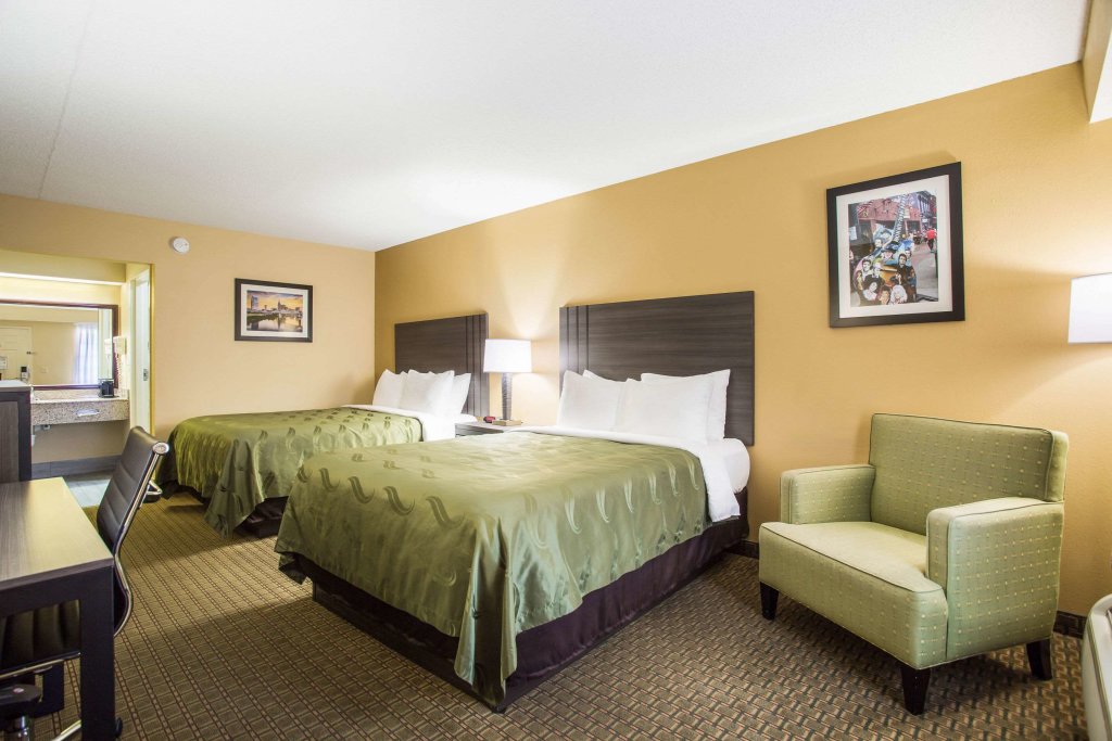 Standard Quadruple room Quality Inn - White House