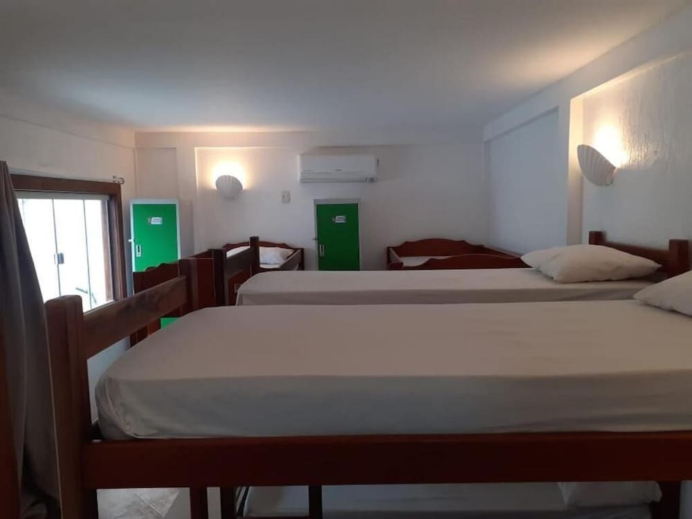 Кровать в общем номере (женский номер) Bamboo Búzios Hostel